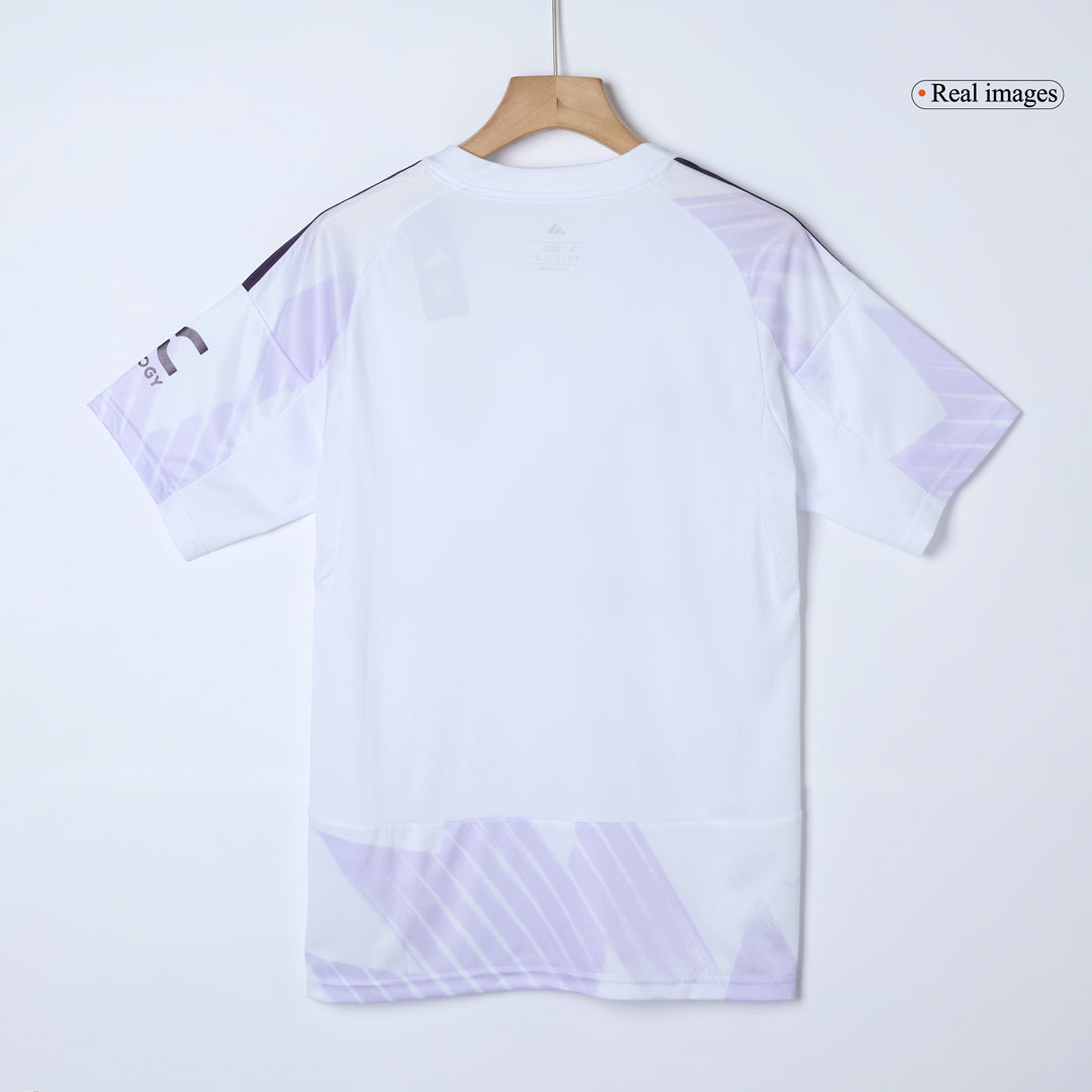 Mužský venkovní fotbalový dres Manchester United B.FERNANDES #8 2025/26